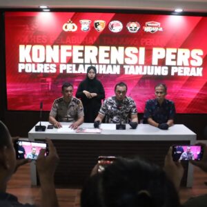 *Polres Pelabuhan Tanjungperak Bongkar Jaringan Narkoba Amankan Dua Tersangka dan 292,93 Gram Sabu*