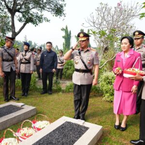 Menghormati Jasa, Melanjutkan Pengabdian: Wakapolri Pimpin Ziarah Nasional Menjelang Hari Bhayangkara ke-80