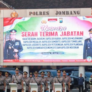 *Kapolres Jombang Pimpin Sertijab Kasat Reskrim dan Sejumlah Kapolsek Jajaran*