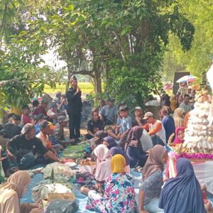 Sedekah Dusun Buntel, Desa Keras Kabupaten Jombang Ditengarai Dengan Arak- arakan Tumpeng