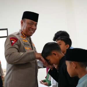 *Revitalisasi Masjid Panggilan Sujud, Wakapolri Berbagi Kebahagiaan Bersama Anak-Anak Yatim*