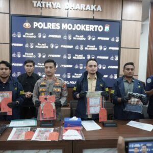 *Polres Mojokerto Ungkap Kasus Penipuan Modus Uang Gaib, Dua Tersangka Diamankan di Malang*