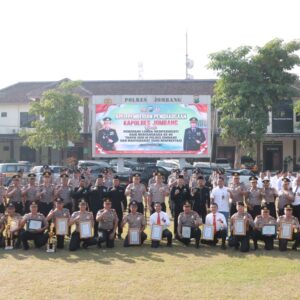 *Kapolres Jombang Pimpin Upacara Penyerahan Hadiah Lomba Hari Bhayangkara ke-80*