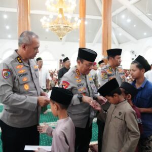 *Hari Bhayangkara ke-80, Wakapolri Tanamkan Kepedulian Sosial kepada Taruna Akpol Lewat Santunan Anak Yatim*