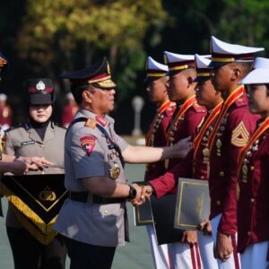 *Anak Kuli Bangunan Raih Predikat Ati Trengginas, Bukti Kesempatan Setara di Akpol*