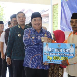 Dukung Kesejahteraan Masyarakat Jombang, Bupati Warsubi Salurkan BLT DBHCHT 2026 Bagi 11.720 Buruh Tani Hingga Buruh Pabrik Rokok.