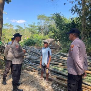 *Polres Trenggalek Tingkatkan Patroli Kawasan Hutan Cegah Karhutla*