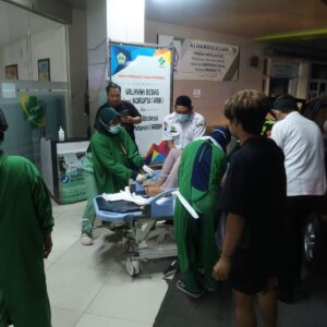*Aksi Heroik Satlantas Polres Gresik Selamatkan Wanita yang Hendak Melahirkan*