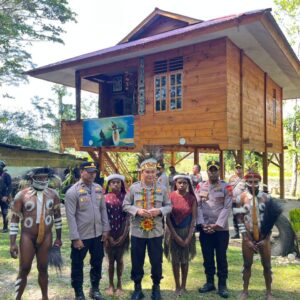 *Astamaops Kapolri Berbagi Semangat Belajar Bersama Anak-Anak Papua di Pusat Olah Seni Wesaput*