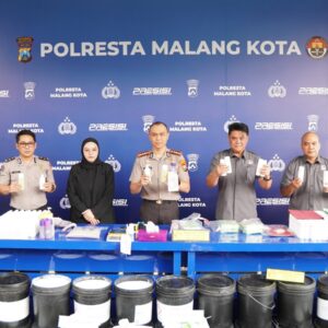*Polresta Malang Kota Bongkar Peredaran Kosmetik Ilegal Omzet Tembus Rp.100 Juta*