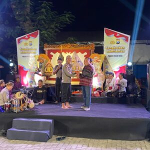 *Gelar Wayang Cangkrukan, Polres Kediri Kota Edukasi Kamtibmas Lewat Seni Budaya*