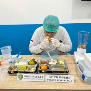 *Polres Lumajang Pastikan Keamanan MBG Lewat Uji Lab Ketat di Dua Titik SPPG*