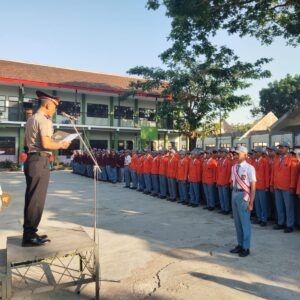 *Police Go To School: Polres Mojokerto Kota Tanamkan Disiplin dan Kesadaran Kamtibmas Kepada Pelajar*