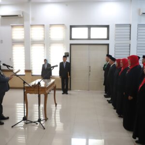 Bupati Warsubi Lantik Pejabat Administrator, Pengawas, dan Kepala Sekolah di Ruang Swagata Kabupaten Jombang