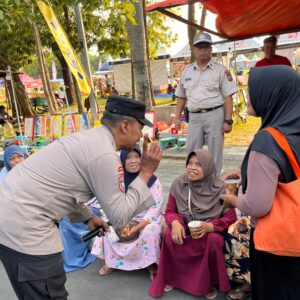 *Pojok Kamtibmas Polres Ngawi Hadir di Pasar Krompol Ajak Warga Jaga Kamtibmas*