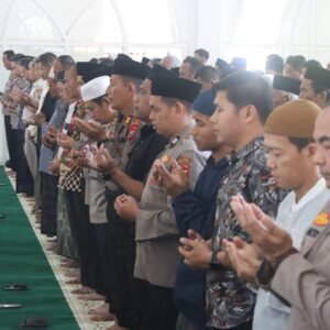 *Polres Pasuruan Gelar Salat Ghaib dan Doa Bersama untuk Korban Kecelakaan Lalu Lintas*