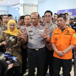 *Kapolda Jatim Sampaikan Duka atas Kecelakaan Kapal Laut di Perairan Sumenep, Pencarian Korban Hilang Terus Dilakukan*