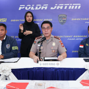 *Polda Jatim Bongkar Sindikat Penipuan Online Emas Murah, Lima Tersangka Diantaranya Warga Binaan Lapas Diamankan*