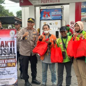 *Polsek Kebomas Gandeng YALPK Group Gelar Baksos Ojol Gresik Sumringah Dapat Sembako dan BBM Gratis*