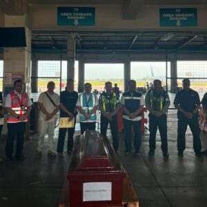 *Tim DVI Polda Jatim Kembali Serahkan Jenazah Korban KM Mutiara Sentosa II Asal Sumatera dan Sulawesi kepada Keluarga*