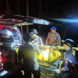 *Operasi Kemanusiaan Polres Bondowoso Berhasil Evakuasi Dua Jenazah di Gunung Piramid*