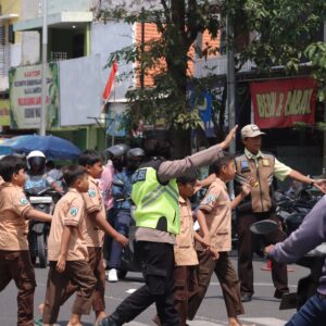 *Inovasi Srikandi Care, Cara Polres Lamongan Dekatkan Diri ke Masyarakat*