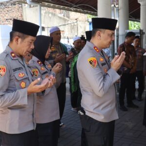 *Sinergi Spiritual, Kapolres Pelabuhan Tanjung Perak Ziarah Wali di Surabaya*