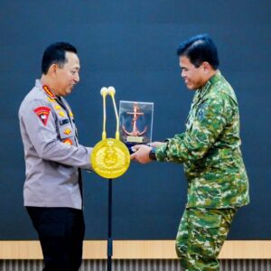 *Kapolri Bersama Menko Polkam dan Pimpinan Lembaga Negara Perkuat Kebersamaan di Mabes TNI AL*
