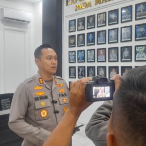 *Polres Lumajang Amankan Tiga Tersangka Komplotan Pencurian Berkedok Investasi Fiktif*