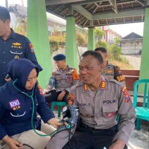 *Polres Probolinggo Periksa Kesehatan Personel Pengamanan Bromo Pascakarhutla*