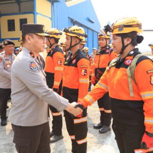 *Polri Kembali Kirim Tim SAR dan Bantuan Logistik untuk Percepat Penanganan Gempa NTT*