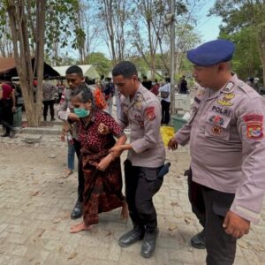 *Hadapi Gempa Flores, Polda NTT dan Polres Jajaran Kerahkan 845 Personel ke Wilayah Terdampak*
