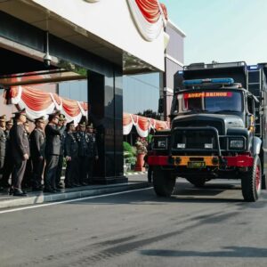*Polda Jatim Kirim Bantuan Kemanusiaan ke NTT, Siapkan Dapur Lapangan hingga Tim Trauma Healing*