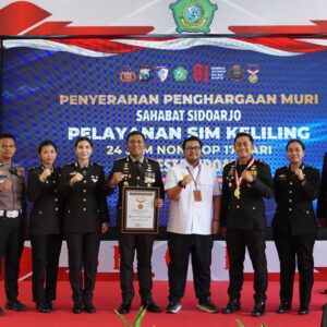 *Polresta Sidoarjo Cetak Prestasi Nasional, Layanan SIM Keliling 24 Jam Nonstop Sabet Rekor MURI*