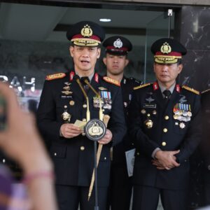 *Polda Bali Kirim 5 Truk Bantuan untuk Korban Bencana Alam di NTT*
