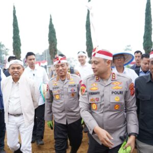 *Wujudkan Swasembada, Wakapolri Pimpin Langsung Penanaman Perdana Bawang Putih Serentak*