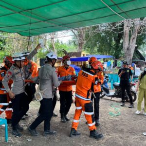 *Personel Korbrimob Polri Terus Bergerak, Evakuasi Korban dan Penuhi Kebutuhan Warga Terdampak Gempa*