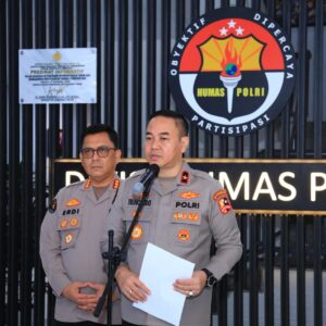 *Hari Ke-6 Pascagempa, Polri Terus Bergerak: Brimob dan Bantuan Logistik Konsisten Dikirim ke NTT*
