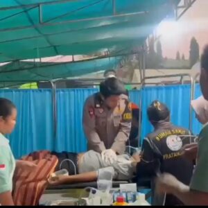 Pusdokkes Polri Berikan Layanan Kesehatan Gratis, 120 Warga Terdampak Gempa di Reo Telah Dilayani
