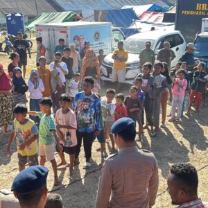 *Pulihkan Semangat Pengungsi, Brimob Gelar Trauma Healing dan Pelayanan Kesehatan*