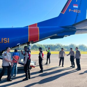 *Polri dan Bhayangkari Terus Salurkan Bantuan bagi Korban Gempa Flores*