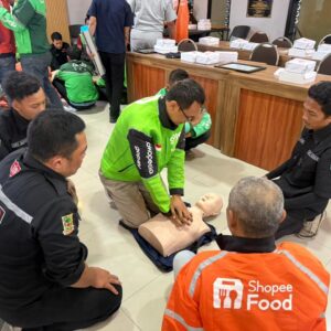 *Polres Mojokerto Kota Bekali Driver Ojek Online Keterampilan PPGD untuk Penyelamat di Jalan*