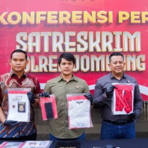 *Satreskrim Polres Jombang Ringkus Pelaku Love Scamming di Lampung*