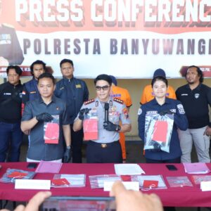 *Polresta Banyuwangi Ungkap Pencurian Pecah Kaca Mobil, Dua Tersangka Pernah Beraksi di Malaysia*