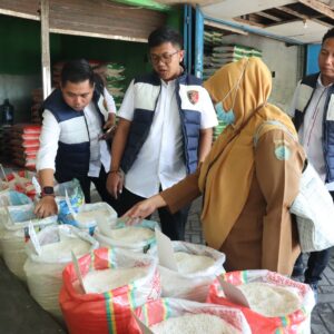 *Satgas Pangan Polresta Sidoarjo Sidak Pasar, Pastikan Pasokan Bahan Pokok Aman dan Stabil*