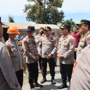 *Gunung Sinabung Berstatus Siaga, 176 Personel Polri Dikerahkan untuk Layani dan Lindungi Masyarakat*