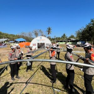 *Brimob Hadir di Tengah Pemulihan, Bantu Fasilitas Ibadah dan Pendidikan Pascagempa*
