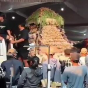 Grebeg Tahu Di Sumbermulyo, Jogoroto, Jombang , Dalam Rangka HUT Jam’iyyah Mahabbatur Rosul (JMR) ke-62 Berlangsung Semarak