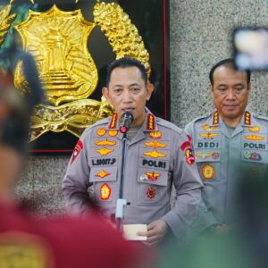 *Kapolri Instruksikan Jajaran Siaga Hadapi Dampak Erupsi Gunung Anak Krakatau*