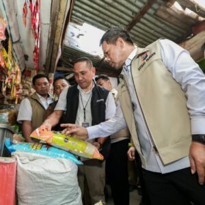 *Satgas Pangan Polda Jatim Sidak Pasar Pucang, Usut Beras Premium di Atas HET*